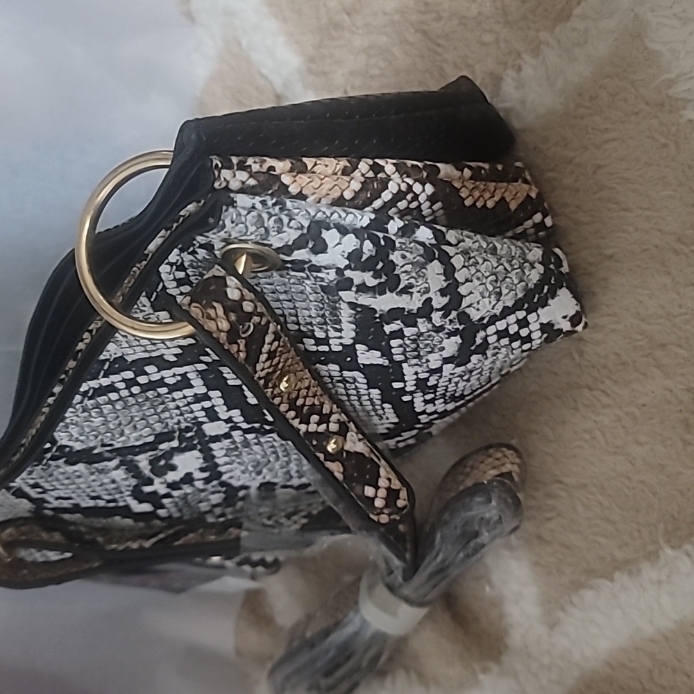Olivia Miller Crossbody - Picture 3 of 13